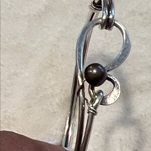 Chic stearling Silver Bracelet with Pearl Accent